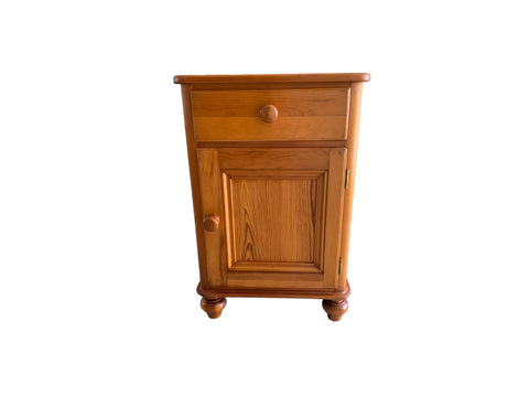 Lexington 624-623 Commode nightstand /end table farmhouse style