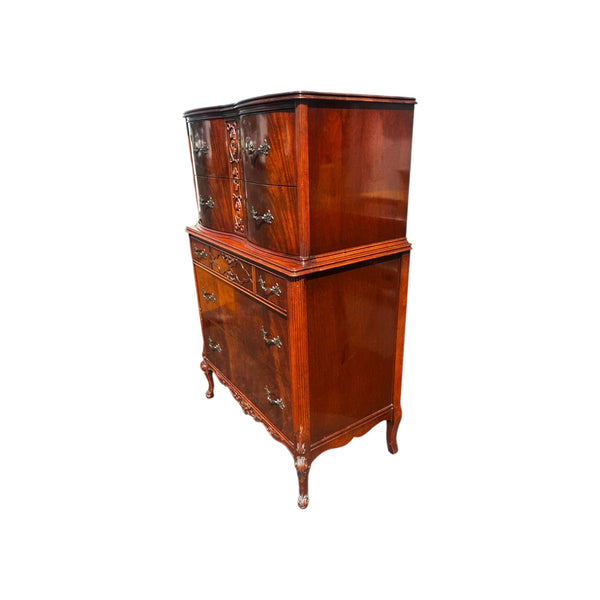 Vanleigh Attributed Early 1900s Flame Mahogany Carved Chest of drawers Louis XV