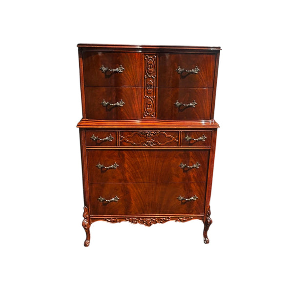 Vanleigh Attributed Early 1900s Flame Mahogany Carved Chest of drawers Louis XV