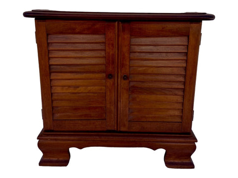 Ethan Allen American Traditional Heirloom Nutmeg Maple Square End Table