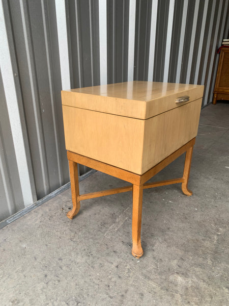 Henredon Geometric pattern top wooden storage end table